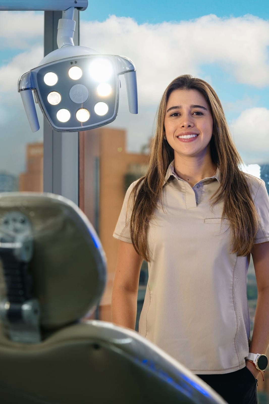 Dra. Paulina Gutiérrez, odontóloga restaurativa en Colombia Care Dental, Medellín